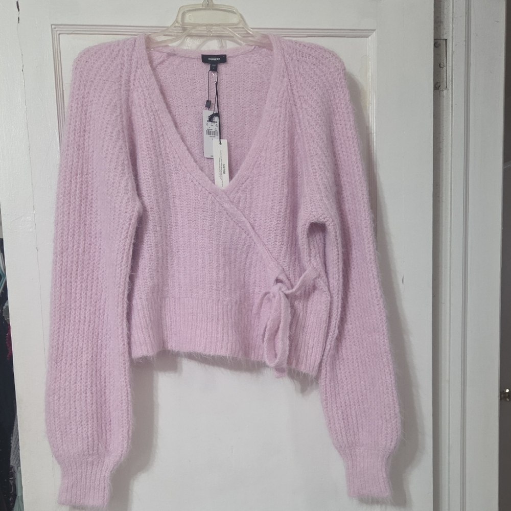 Forever 21 Light Pink V-Neck Sweater